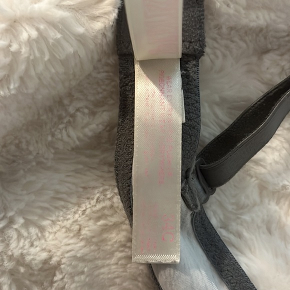 Victoria secret push up 34c - Picture 3 of 3